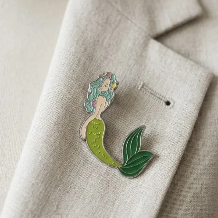 Deniz Kızı Figürü Pin