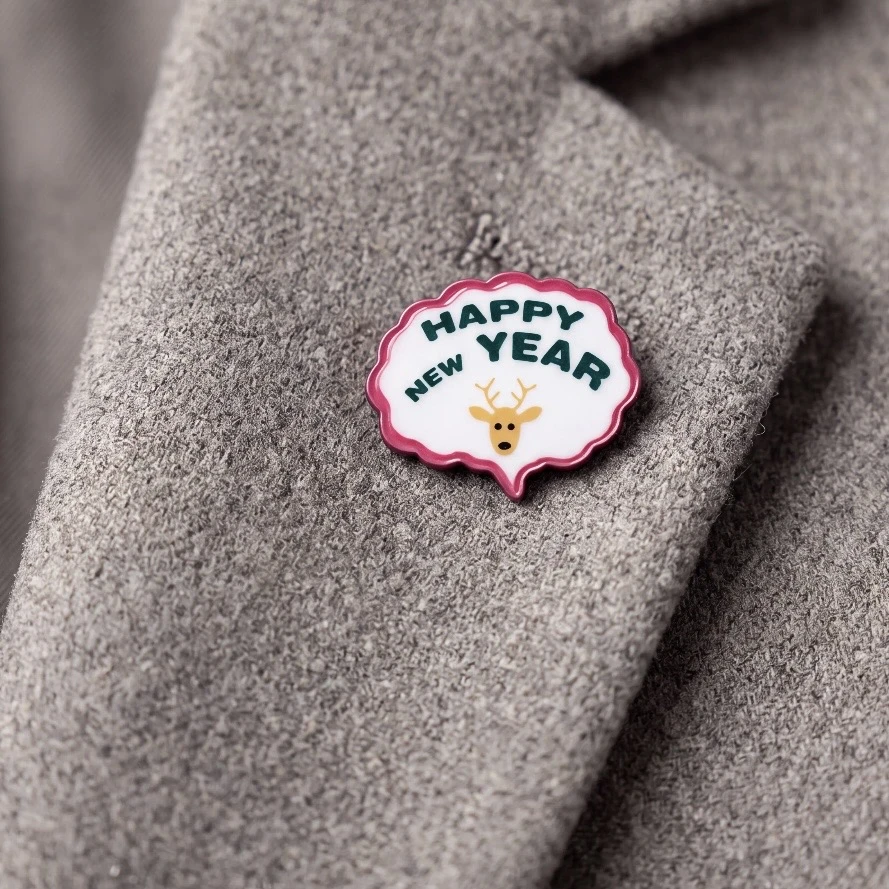’’Happy New Year’’ Geyik Figürlü Konuşma Balonu Pin