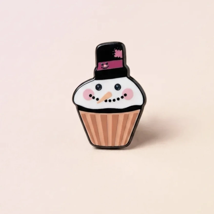Kardan Adam Cupcake Pin