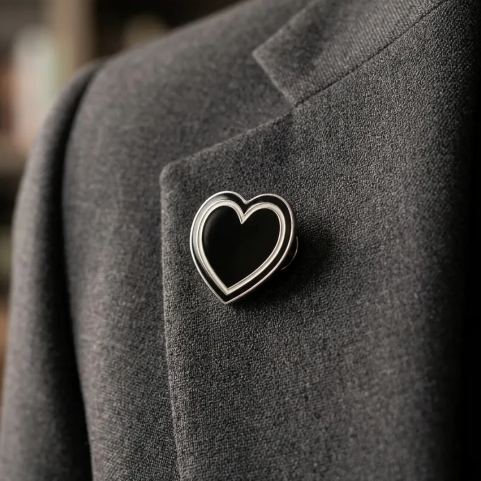 Siyah Kalp Pin