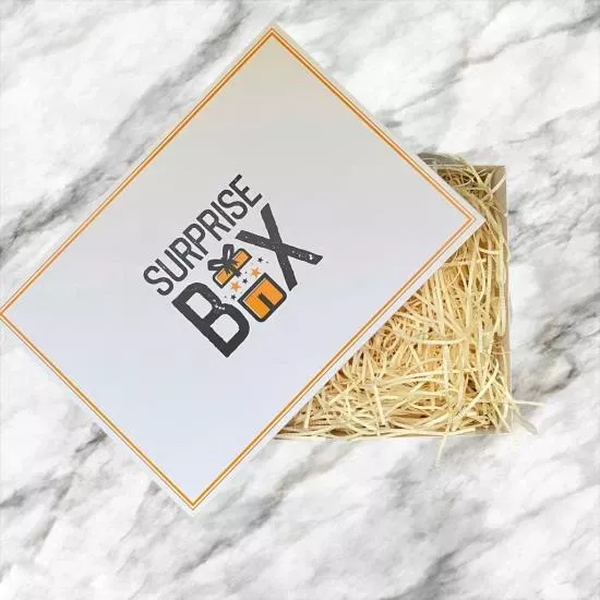 SurpriseBox Beyaz Kutu Krem Rengi Zigag Kağıt