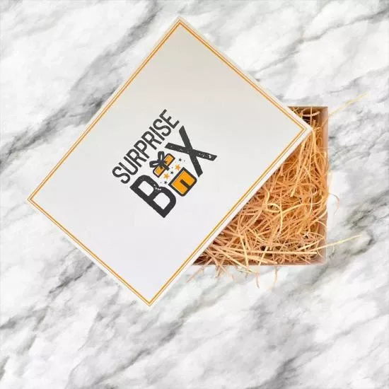 SurpriseBox Beyaz Kutu - Somon Rengi Zigag Kağıt