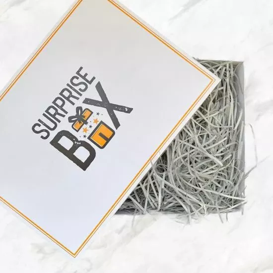 SurpriseBox Beyaz Kutu - Gri Zigag Kağıt