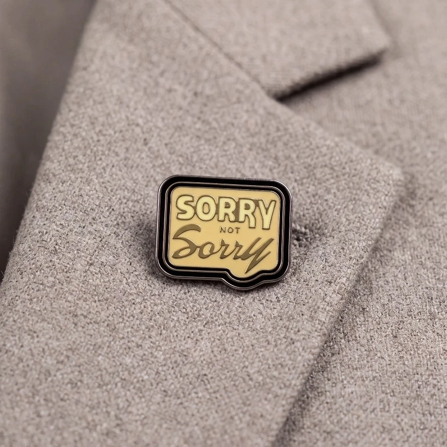 ’’Sorry Not Sorry’’ Yazılı Pin