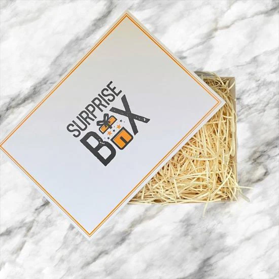 SurpriseBox Beyaz Kutu - Krem Rengi Zigag Kağıt