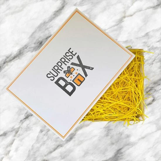 SurpriseBox Beyaz Kutu - Sarı Zigzag Kağıt